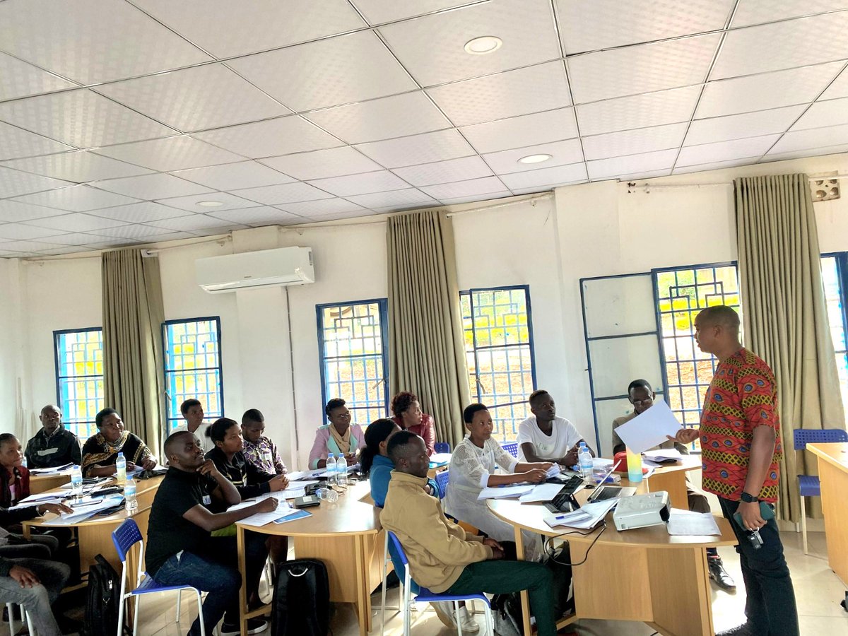 REBRwanda's tweet photo. Yesterday on 19th March2023, @NMugenzi the Head of the TDM&amp;CGC Department concluded a 3-day of refresher training for the Elimu-Soko Contact Teachers. The training was organised by @risingacademies .              @mbanelson https://t.co/Z6bWXD2wDy