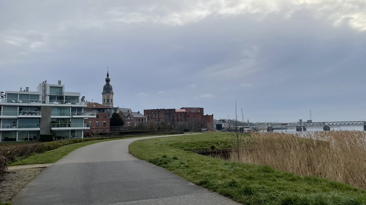 marleenvael's tweet photo. Temse 20 maart 07.06 u #vrtweer @BuienradarBE @frankdeboosere #mercifrank #pensioen https://t.co/rzTZzCnseE