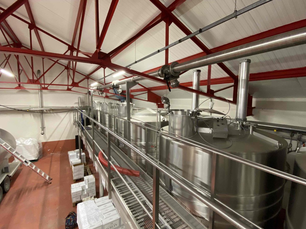 SebastienHommet's tweet photo. Relevé de mesures et établissement des plans de l'existant (DIAG) de cette rampe d'encuvage, passerelle et escalier pour @acclaro strategie industrielle
#cuve #champagne #escalier #coupe #mesure #architecte #maitreoeuvre #dessinateur #2d #autocad #relevé #DIAG #plan #existant https://t.co/IqqHbg0G8B