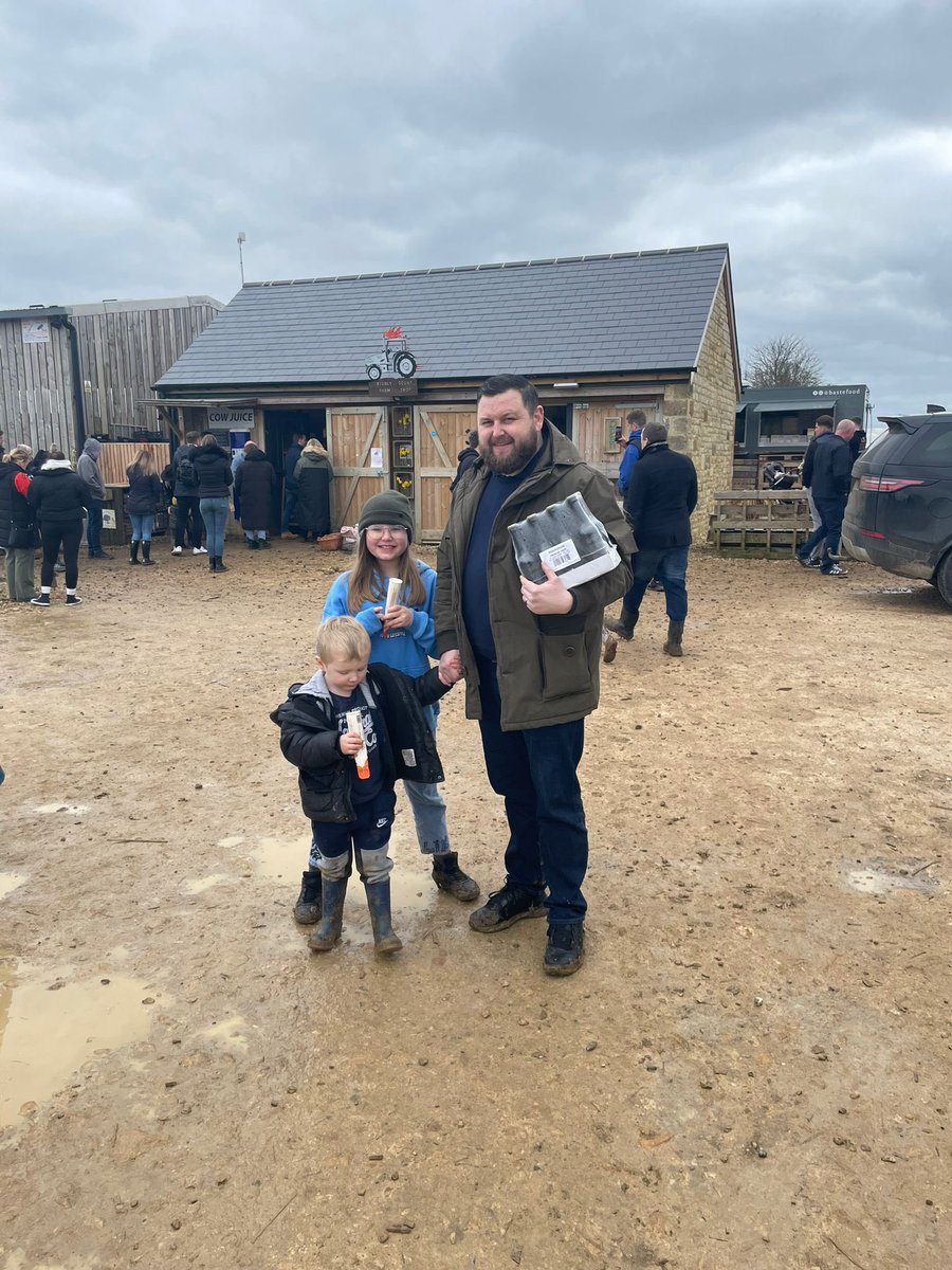 RealALBOY1's tweet photo. Took the wife for her Mother’s Day present to @JeremyClarkson @DiddlySquatFarm to get her cow juice and nee juice kids wanted to see if they could see any of you as there big fans.

Had a great day and made day of it and went to another local @FairytaleFarm 7 minutes away. https://t.co/NlLfKCoxMU