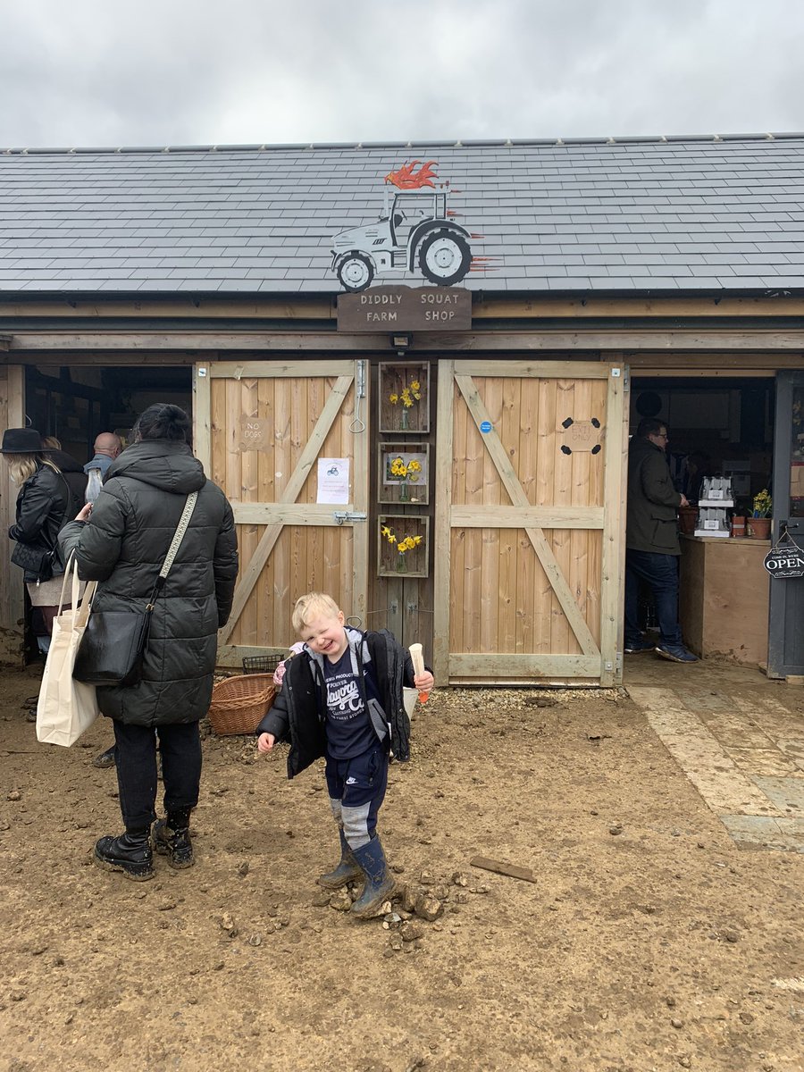 RealALBOY1's tweet photo. Took the wife for her Mother’s Day present to @JeremyClarkson @DiddlySquatFarm to get her cow juice and nee juice kids wanted to see if they could see any of you as there big fans.

Had a great day and made day of it and went to another local @FairytaleFarm 7 minutes away. https://t.co/NlLfKCoxMU