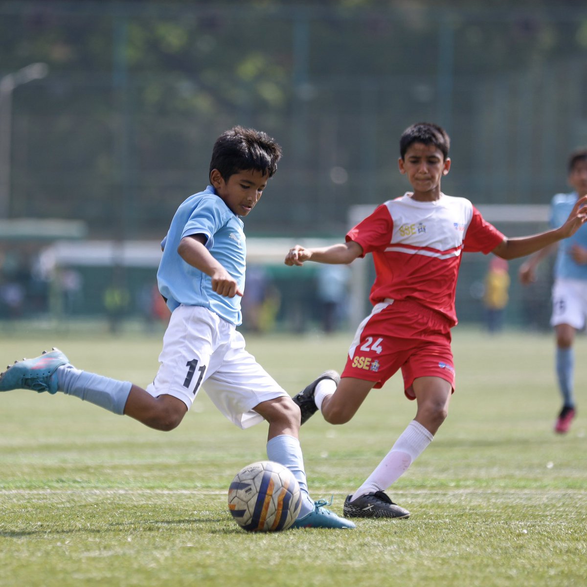 MumbaiCityFC's tweet photo. 💥 𝗔 𝗥𝗘𝗠𝗔𝗥𝗞𝗔𝗕𝗟𝗘 𝗪𝗜𝗡 💥

Jess Bhobe led the charge with a stunning brace, with five more names on the scoresheet to add to #TheIslanders’ U13s tally as they secured a stunning 7️⃣-0️⃣ victory in the MFA Yuva President’s League 2022-23. 💪

#MumbaiCity #AamchiCity 🔵 https://t.co/1bf9XmtFAy