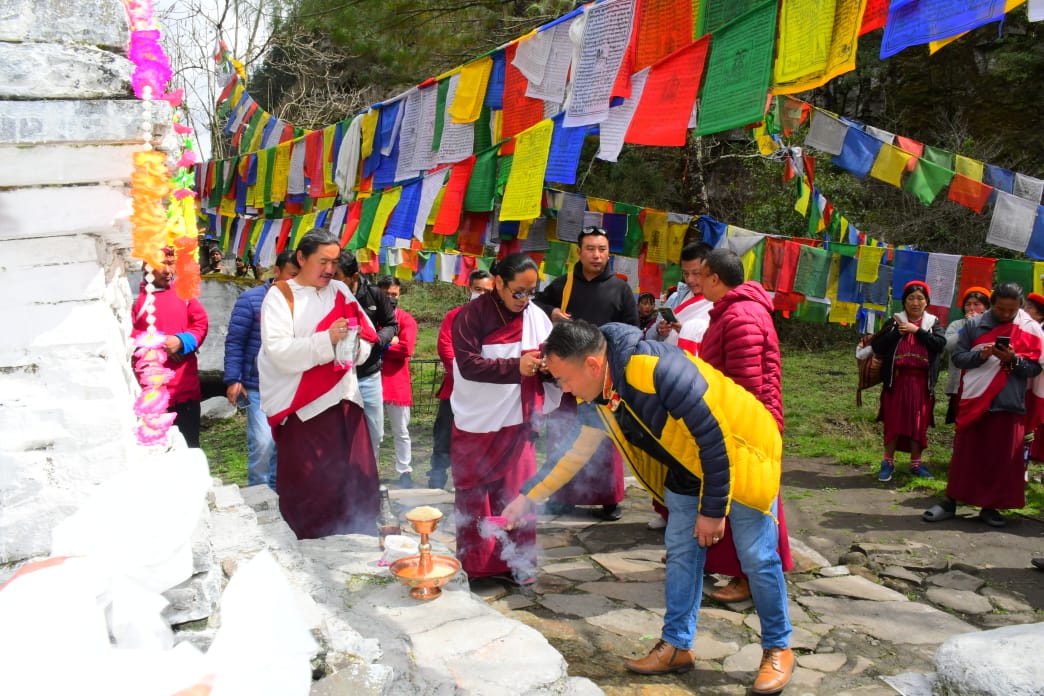 diprotawang's tweet photo. #khenzamani from where HH the 14th Dalai Lama entered India in 1959 and planted this #Holytree, pilgrims and tourist visited this historic place during ongoing #GorzamKorafestival2023 enjoyed hospitality of #Indianarmy and #Securityforces gaurding borders https://t.co/Qii5mNEFVO