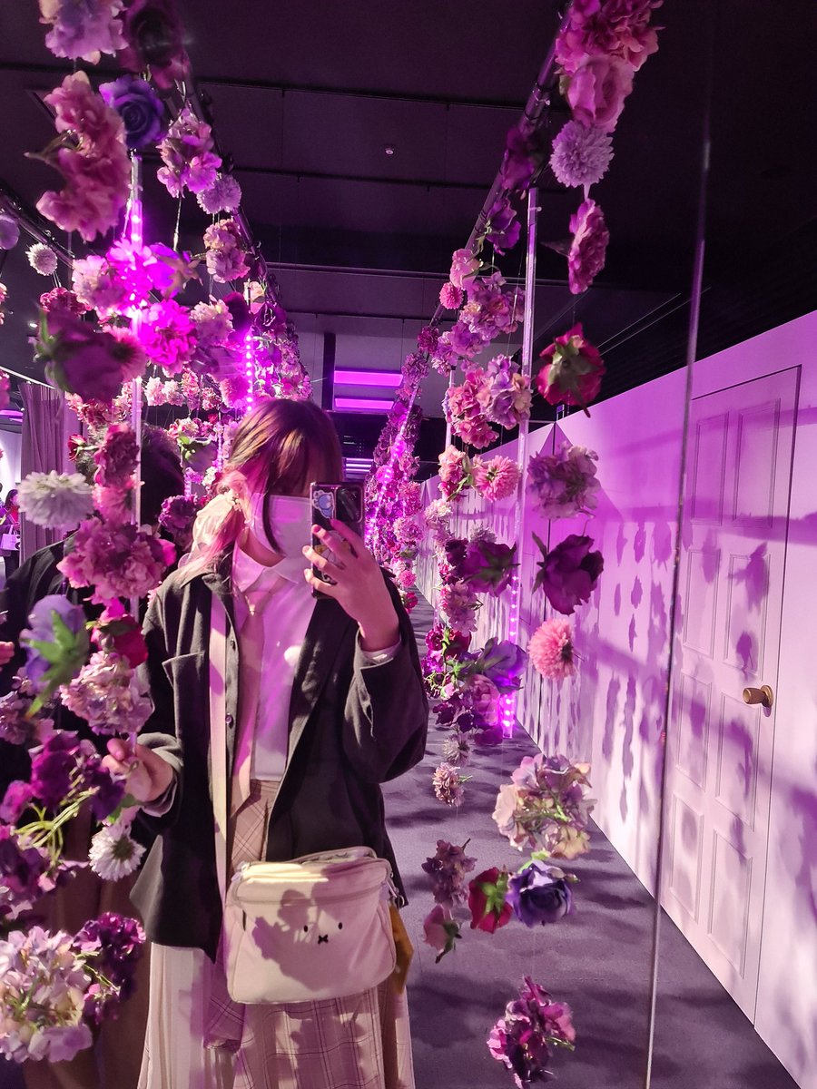 dear_yoongie's tweet photo. #galaxyのある生活 #galaxypurplefloor #galaxyharajuku https://t.co/vAZNu5uo3E