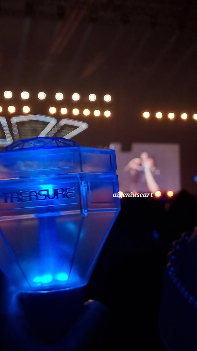 aigeniuscart's tweet photo. had so much fun with themmm!!💓💓 thankyouuu!!

#TREASURE_HELLOinJKT #TREASURE #TREASUREINJAKARTA https://t.co/xBkHxbE1u3