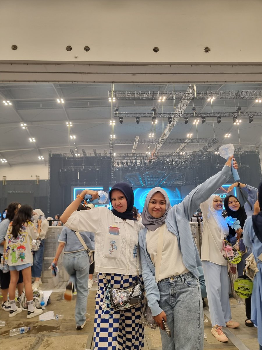 aigeniuscart's tweet photo. had so much fun with themmm!!💓💓 thankyouuu!!

#TREASURE_HELLOinJKT #TREASURE #TREASUREINJAKARTA https://t.co/xBkHxbE1u3