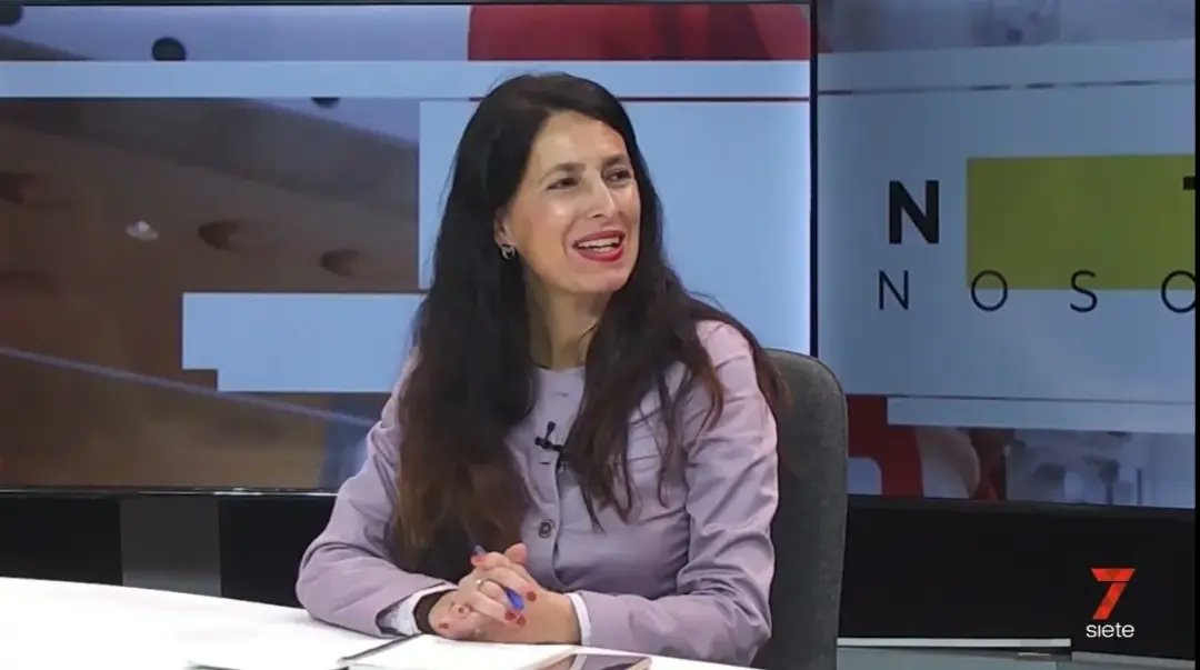 SoniaCrespoR's tweet photo. Mañana martes a las 21.00 h 🕘 nueva edición de Entre Nosotras 👠👠 en @7TVMalaga  🖥. Disfrutaremos de la participación de @rgdfactoria  abogada y presidenta de @amupema_ y Virginia Carmona periodista, coordinadora de Comunicación de @MaskomSuper  , docente y coach. https://t.co/Q0cgrTNSCN