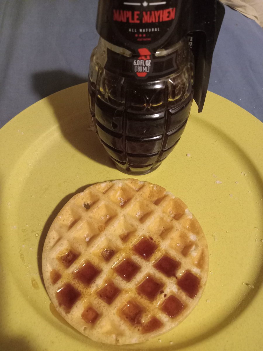 GrittyUrbanSaga's tweet photo. The new waffle maker works incredibly! π Thank you super-much @Radiocom1G #waffles #MapleMayhem https://t.co/aCuCDPSAjJ