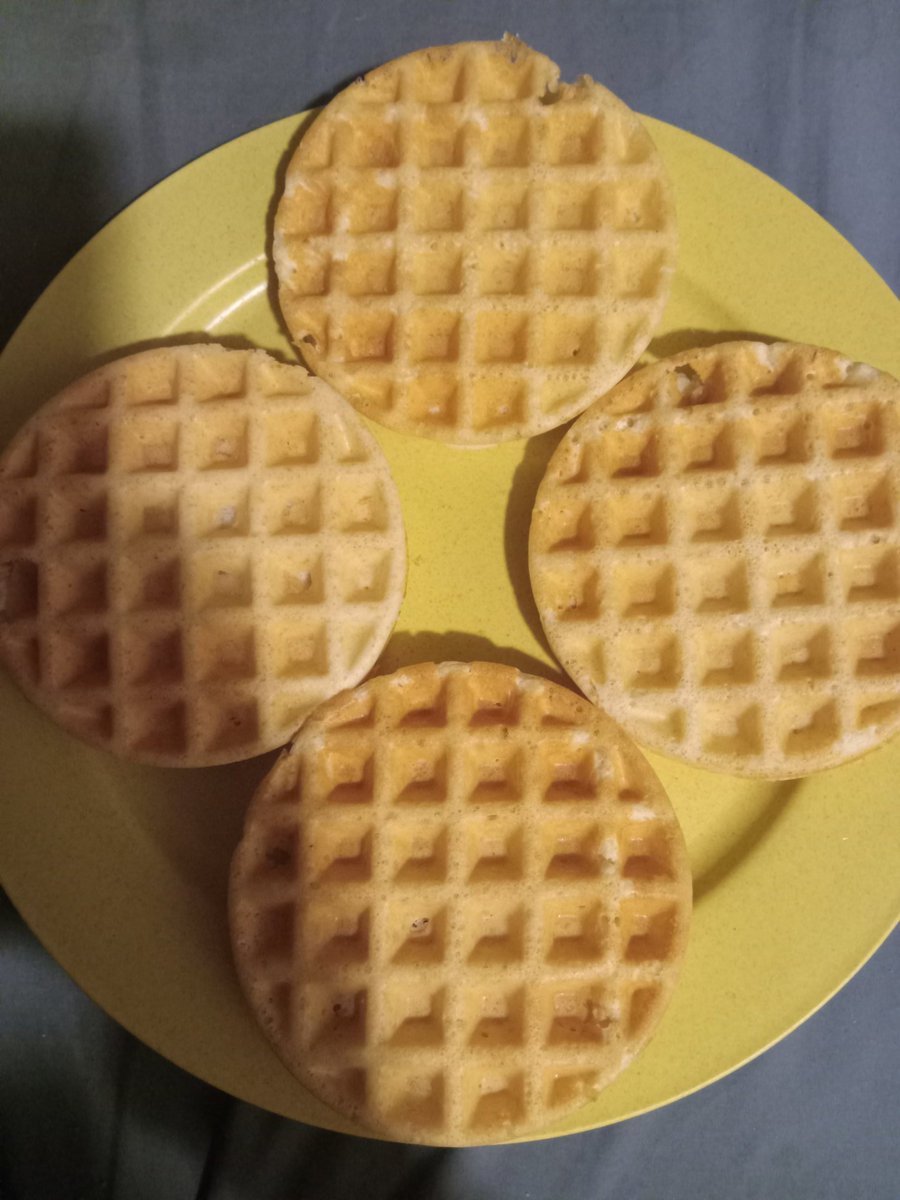 GrittyUrbanSaga's tweet photo. The new waffle maker works incredibly! π Thank you super-much @Radiocom1G #waffles #MapleMayhem https://t.co/aCuCDPSAjJ
