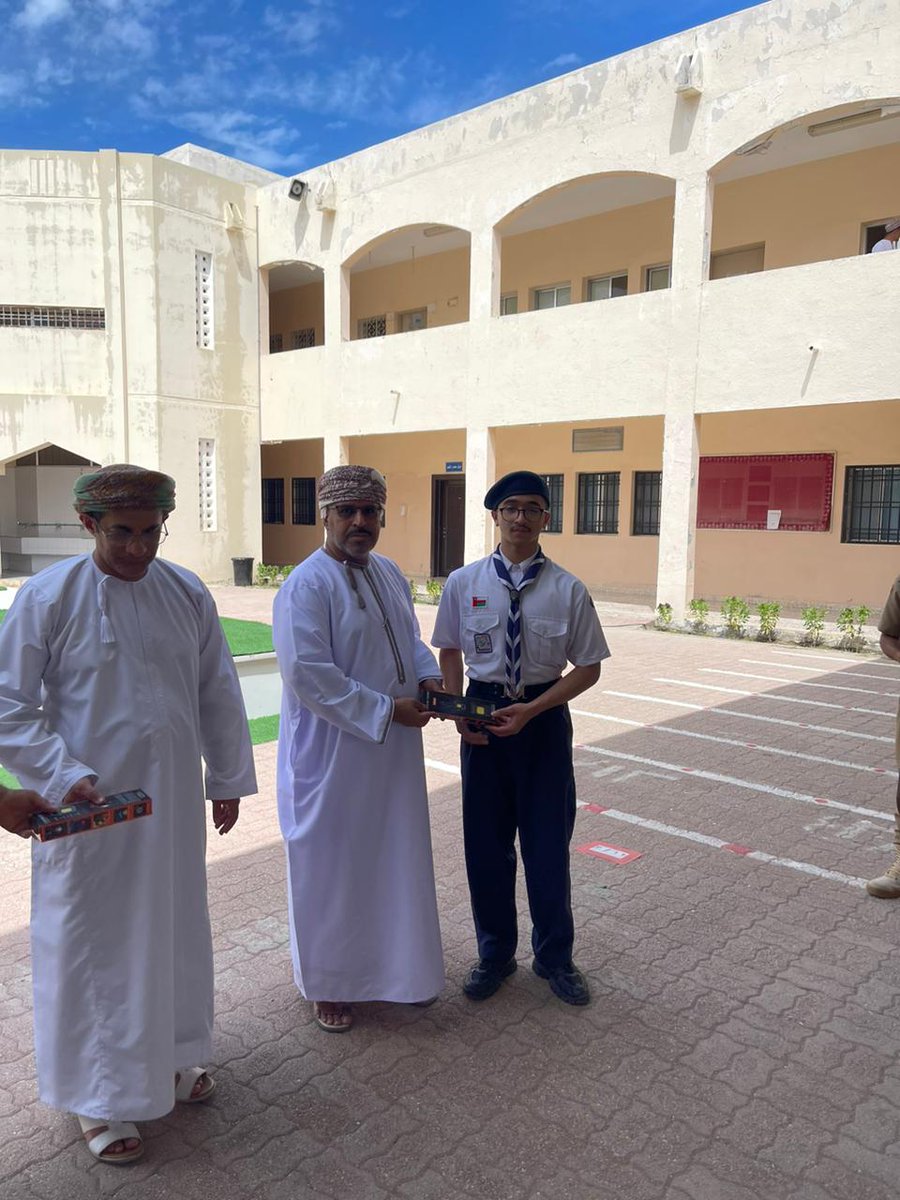 alsultanf_schoo's tweet photo. قامت إدارة مدرسة السلطان فيصل بن تركي بتكريم أعضاء الفرقة الكشفية بالمدرسة؛ وذلك لجهود الفرقة في المدرسة، 
تحت رعاية مساعد مدير المدرسة الأستاذ  محمود المعشري والأستاذ ياسر الوهيبي. https://t.co/jiztuSi5gP