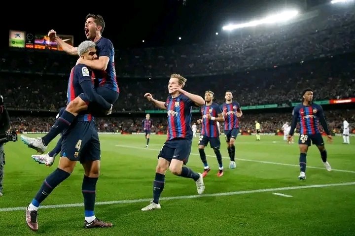 برشلونة يواصل إنتصاراته المتتالية أمام الريال ويقترب من لقب الدوري الإسباني