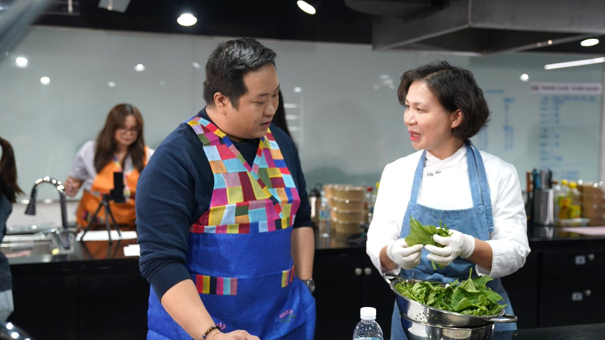 KCCPHIL's tweet photo. KCC hopes that this workshop became an oppportunity for participants to appreciate Hansik and make their own Korean meal at home.

Special recipes of teacher Lily will be released through KCC's social media channels. So stay tuned!  

#KCCPhil #KoreanHomeCooking #SangkapPinoy https://t.co/BpQufcXWMU