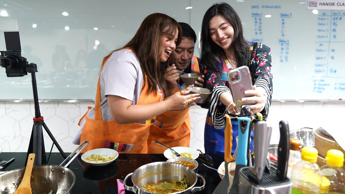 KCCPHIL's tweet photo. KCC hopes that this workshop became an oppportunity for participants to appreciate Hansik and make their own Korean meal at home.

Special recipes of teacher Lily will be released through KCC's social media channels. So stay tuned!  

#KCCPhil #KoreanHomeCooking #SangkapPinoy https://t.co/BpQufcXWMU