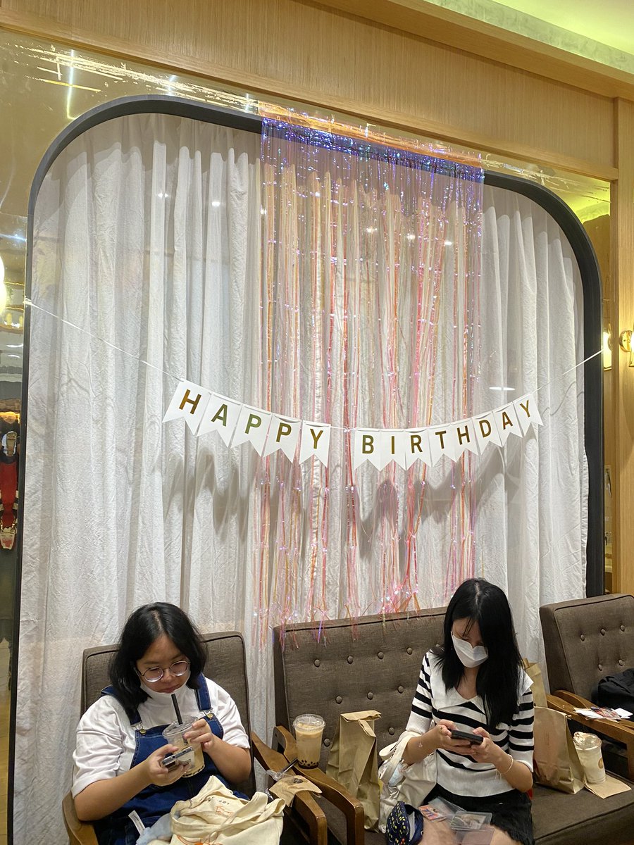 nazjiya's tweet photo. Also i did managed to also singgah #PreciousTimeWithMingyu CS!!! Love the decos of my baby so much! ❤️😍 https://t.co/Vg7UfEf97Z