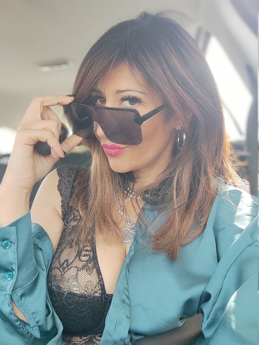 a_le_mi's tweet photo. Il lunedì 🌹
.
#moodmonday
#outfitoftheday 
#loveme 
Solo qui💦
https://t.co/m2H4DJ56IK https://t.co/lSsWAgqNvC