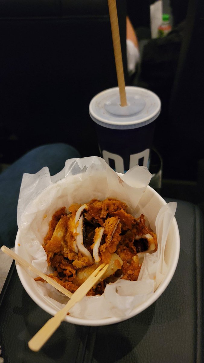 colahomeS2's tweet photo. 다이어트하고있는거같은데 분명 살이찐다.. 
상암 메박 오징어 맛있음ㅎ https://t.co/Ylmf6AgXlL