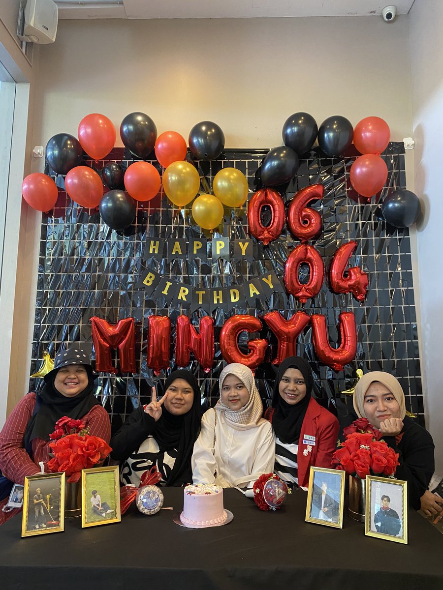 nazjiya's tweet photo. CS #lightaflamewithgyu with my caratchingyus! ❤️ thank you so much for organizing this amazing event! As a gyuldaengie, it’s literally fit Gyu’s vibes giteww 🔥 https://t.co/7vFnJd5gau
