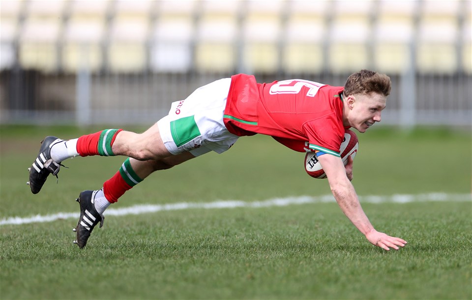 WelshRugbyUnion's tweet photo. 🏴󠁧󠁢󠁷󠁬󠁳󠁿 31 - 24 🏴󠁧󠁢󠁳󠁣󠁴󠁿 
Wales U18s claim honours in 9-try thriller against Scotland at St Helens 🔥

#WelshRugby | #CymruU18

REPORT | ⬇️
https://t.co/vBNFUwfVnM https://t.co/uCCUFz6k1s