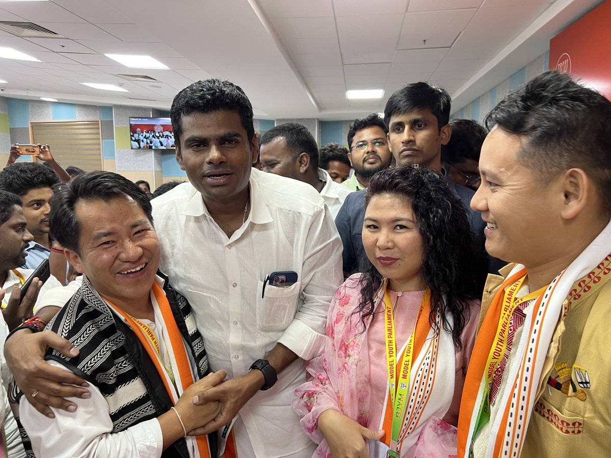 GunuLinggi's tweet photo. Met State President of @BjpTamilnadu @annamalai_k and felt like a long lost brother. His conviction for bringing change in the politics of TamilNadu is great. The ideals he preaches and practices is a benchmark for every politician. #BjymYouthParliament https://t.co/HBk24iVGTd