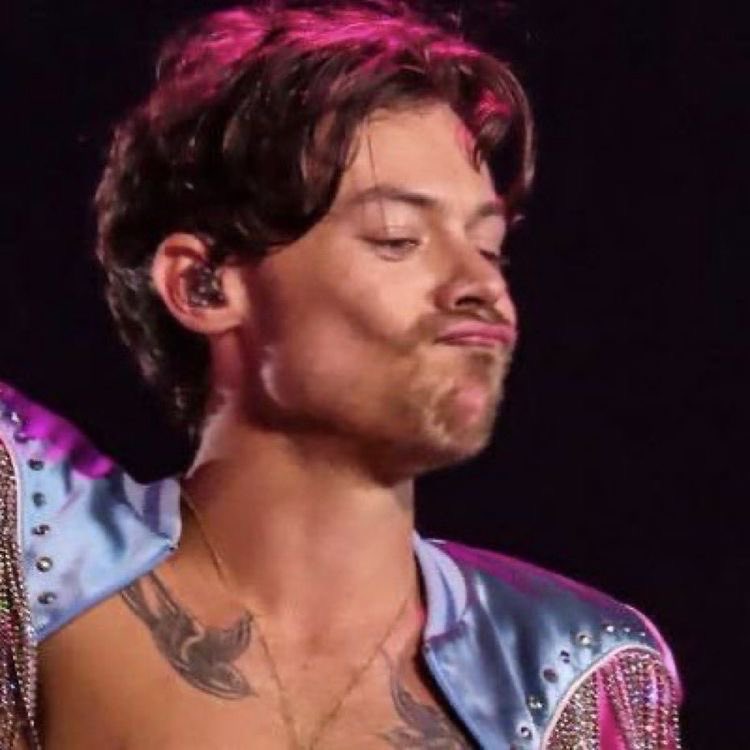 daylightlover28's tweet photo. I LOVE this face that harry does https://t.co/16f76PN1Tk