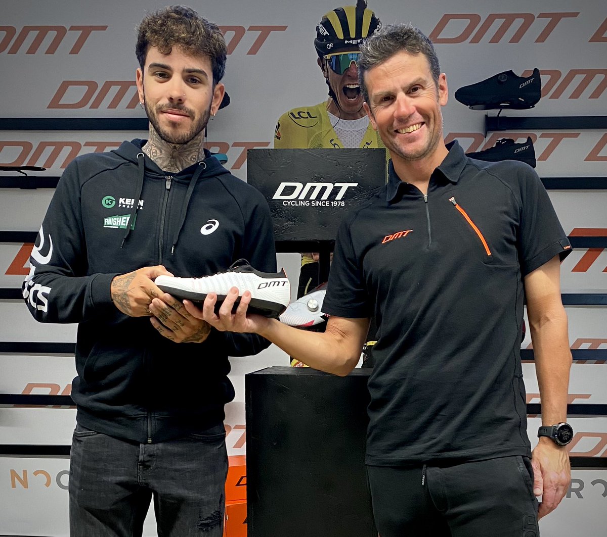 XaviLlobetS's tweet photo. Hoy empieza la Volta Catalunya y el carismático ciclista @kiko_galvan correrá en casa con un plus de motivación.
¡Kiko se une a la familia @dmtcycling!
¡Mucha suerte Kiko!
#VoltaCatalunya102
#DMT #DMTCycling #withDMT #ServiceCourse https://t.co/Ptkhb4r9c8
