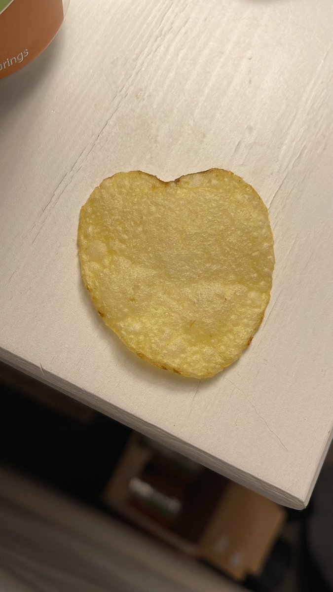 slickebabe's tweet photo. @walkers_crisps #LoveFromWalkers 💕💕💕 https://t.co/yReIMn0pU3