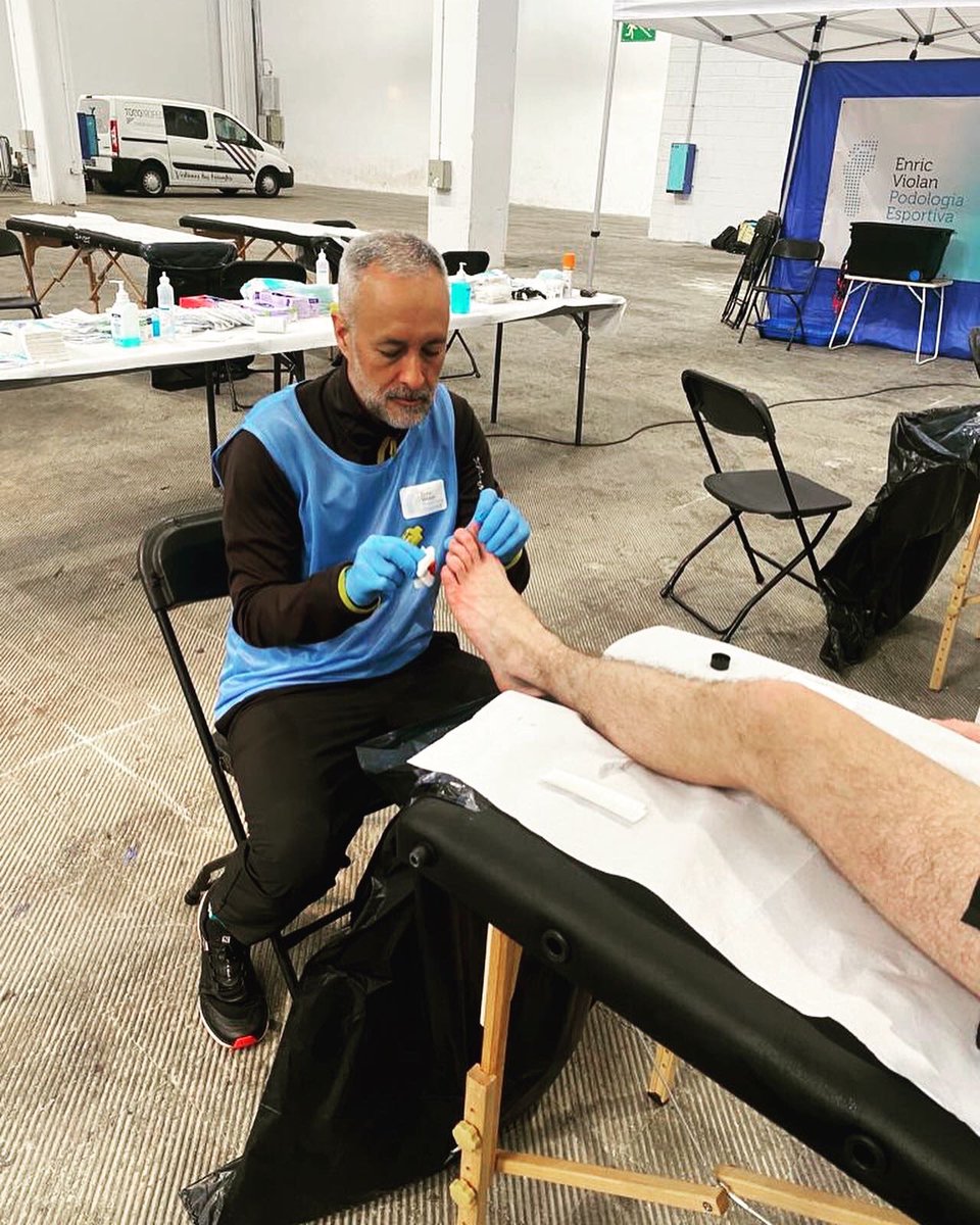 PEUesport's tweet photo. #podolegs 

Hem format part d’un gran equip de #podolegs a la @maratobarcelona , amb @enricviolan  i grans companys i amics @joanlluchpodobcn @lauraplanasortega @inaki.berrueta @injuli @avixavi1 @loleta_pb @podologiasabadell @silviabracero @hernandezgervilla @brauroger https://t.co/vtIZcqbwUA