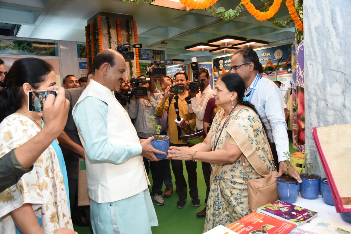 AIIA_NDelhi's tweet photo. AIIA actively participated in the inaugural ceremony of the #AYUSH camp where Hon'ble speaker Lok Sabha Shri Om Birla inaugurated it. Shri Utpal Kr. Singh, Secretary General Lok Sabha; Dr. Bharati Pravin Pawar, Minister of State for Health &amp; Family Welfare of graced the event. https://t.co/88HERDtPPv
