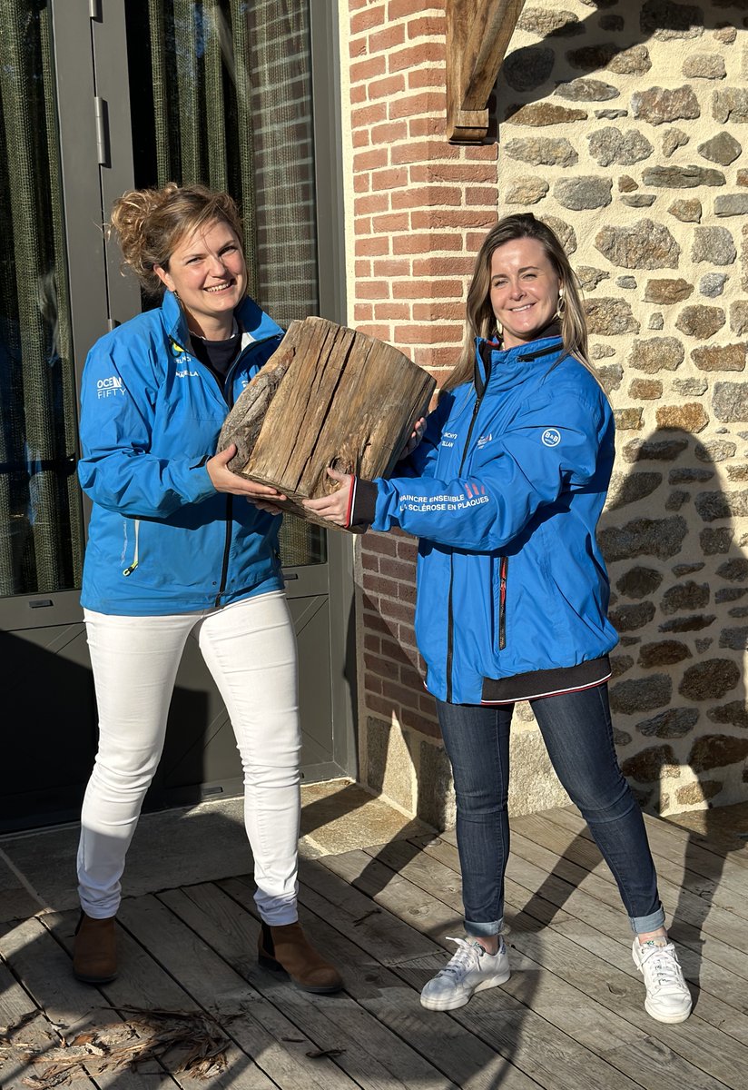 DefiVoileSEP's tweet photo. 🏁 PASSAGE DE RELAIS ASTRID >> ELEONORE ! 🏁
 
Le DVSEP a le plaisir de compter désormais dans ses rangs Eleonore Bianéis pour succéder à @Astrid__VDH en logistique et communication.
Bon vent Astrid pour tes nouvelles aventures et welcome Eleonore dans la blue dream team ! 🔵 💪 https://t.co/02fSVMJbCT