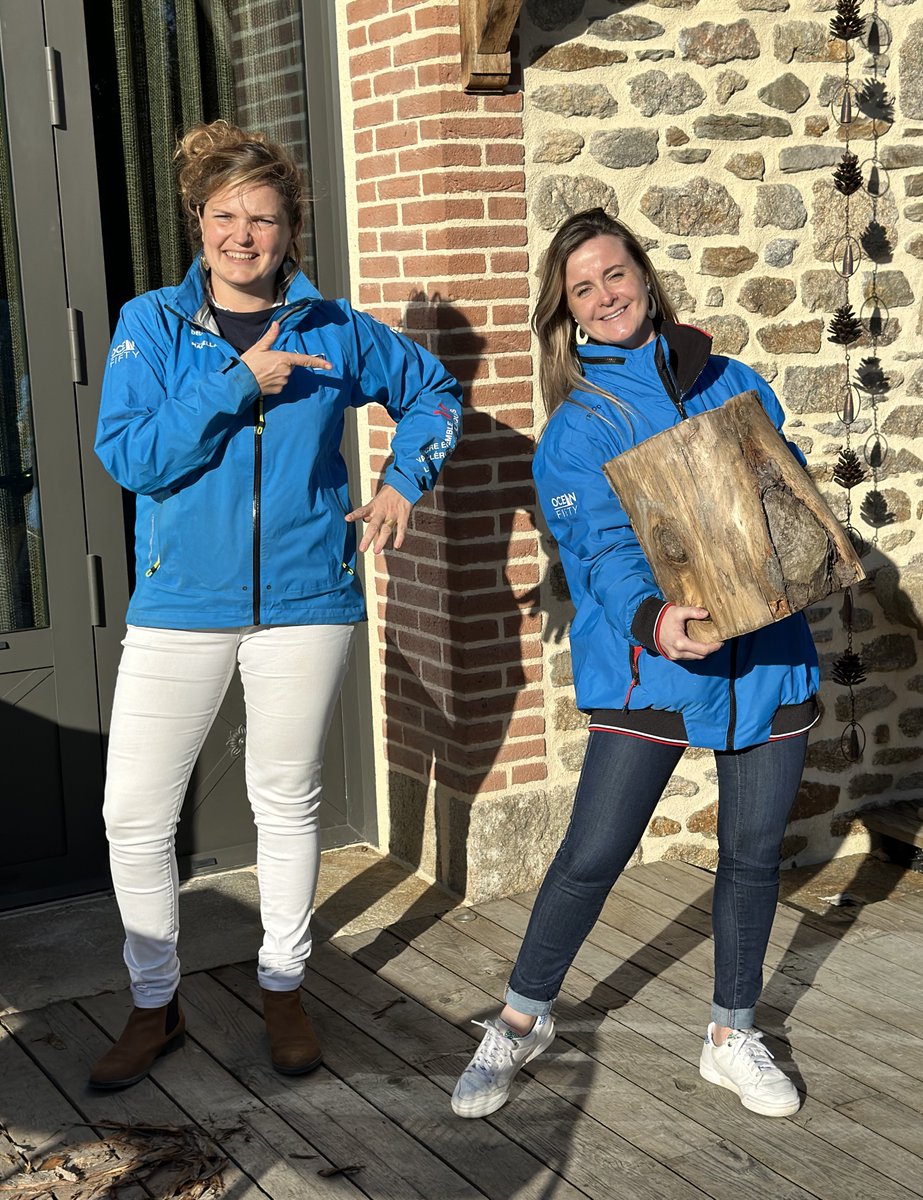 🏁 PASSAGE DE RELAIS ASTRID >> ELEONORE ! 🏁
 
Le DVSEP a le plaisir de compter désormais dans ses rangs Eleonore Bianéis pour succéder à <a href="/Astrid__VDH/">Astrid VDH</a> en logistique et communication.
Bon vent Astrid pour tes nouvelles aventures et welcome Eleonore dans la blue dream team ! 🔵 💪