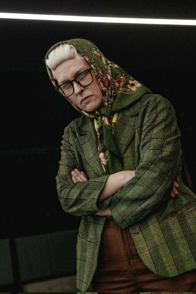 "Несмотря на свой почтенный возраст, Зинаида Петровна Муравьёва — бабуля боевая, способная в одиночку проломить череп военному ударом... да хотя бы половника." 

Баба Зина 
#AtomicHeart 
photo by <a href="/annaprovidence/">Анна Провидение 💙💛</a>