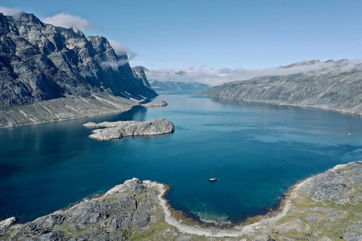 Start the week off with a #gunboat adventure! 
Sailing to Greenland: an unforgettable catamaran journey through iceberg-studded fjords

Read it here-->bit.ly/3n407yR

<a href="/yachtingworld/">Yachting World</a> #sailing #MondayMotivation #yachting #travel #explore
📷 Sebastian Barrett &amp; Xiara Scott