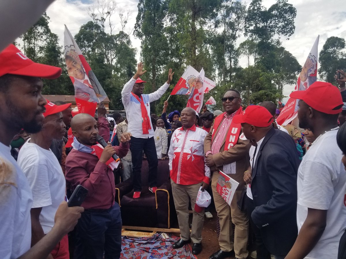 namegabelucky3's tweet photo. 🔴UNC/WALUNGU Processus électoral : Enrôlement ce dimanche du Kamerhiste BANYWESIZE BYAMUNGU JACQUES, Conseiller du président national @VitalKamerhe1 sest enrôlé ce dimanche EP MULAMBA.
Il était accompagné par:
VP hon.Yabe NTAYINTUNDA, IRENGE #CISHUGI LIEVAIN, #Claude Kulondwa https://t.co/BgYBBQmbN9