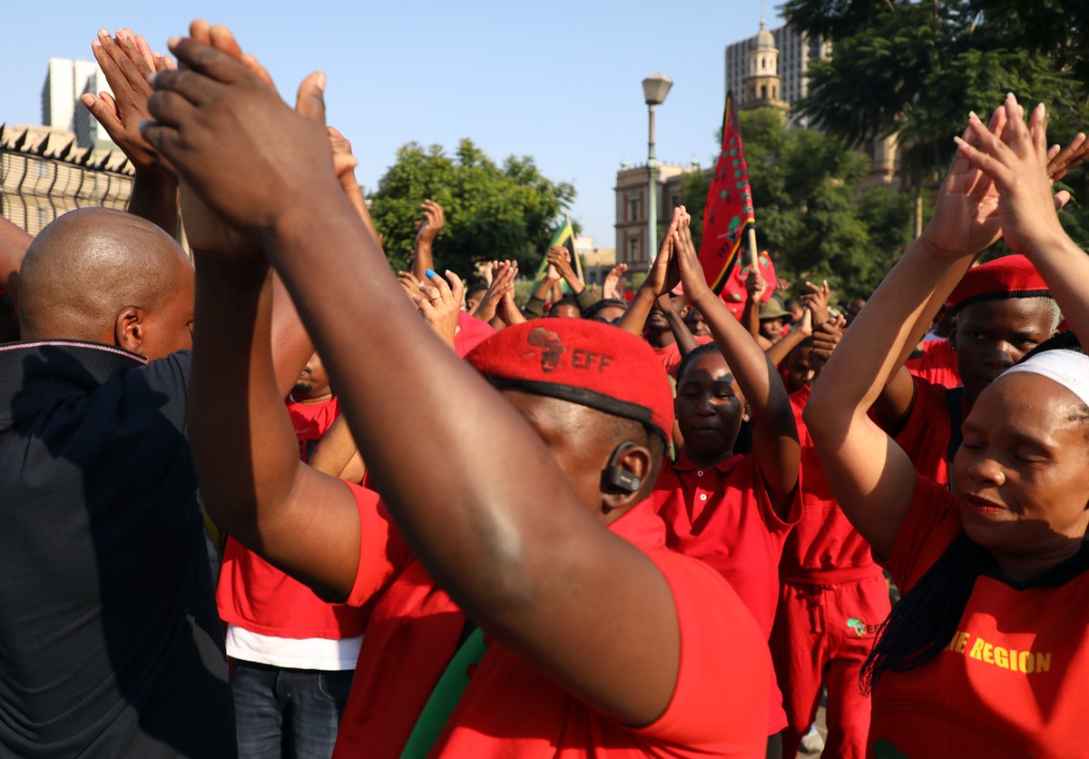 pretorianews's tweet photo. Members of the EFF gather on Church Square for the national shutdown. Pictures: Oupa Mokoena/African News Agency (ANA) #NationalShutdown @EFFSouthAfrica #EFFNationalShutdown https://t.co/yfqr0V7St9