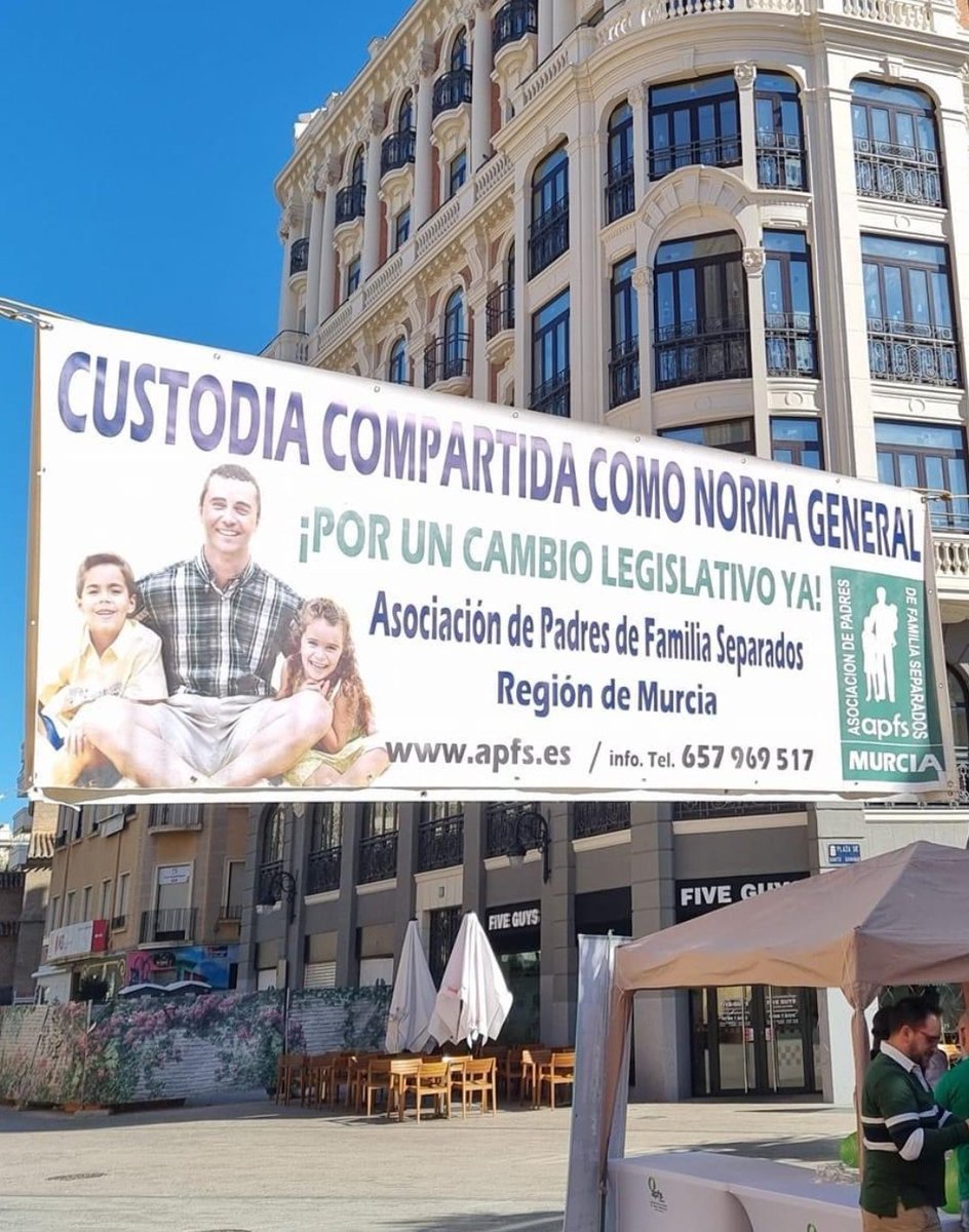 MJoseRosOlivoCs's tweet photo. 💚Muchos padres no pudieron disfrutar de sus hijos ayer por una mala legislación. 

CS registra en @Congreso_Es una ley para que la #custodiacompartida sea el modelo preferente en las separaciones, para una mayor igualdad y conciliación

Mostramos ayer nuestro apoyo a @APFSmurcia https://t.co/TeBrmWlWFk