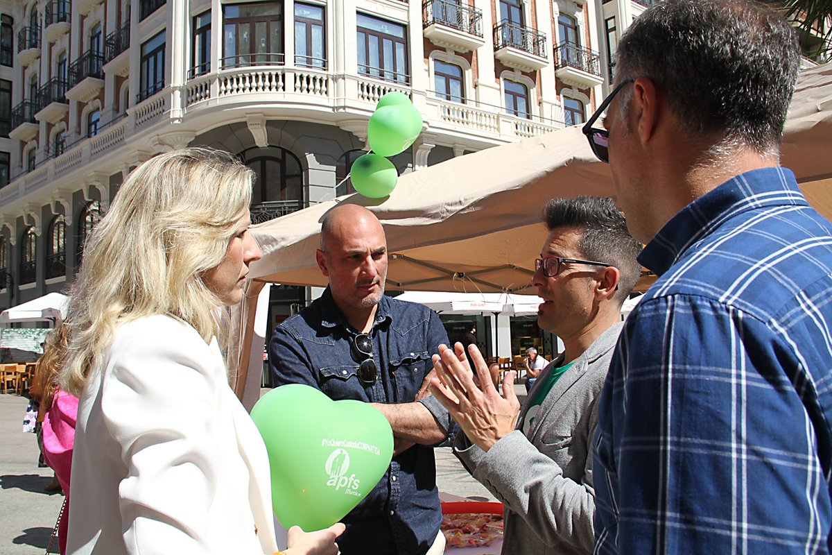MJoseRosOlivoCs's tweet photo. 💚Muchos padres no pudieron disfrutar de sus hijos ayer por una mala legislación. 

CS registra en @Congreso_Es una ley para que la #custodiacompartida sea el modelo preferente en las separaciones, para una mayor igualdad y conciliación

Mostramos ayer nuestro apoyo a @APFSmurcia https://t.co/TeBrmWlWFk
