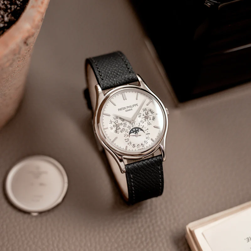 Raagah_'s tweet photo. Je réagis après la guerre mais si on devait découper ça en deux catégories : 

- Grandes Maisons :  Patek Philippe -  5140G
- Indépendant : Krayon - Anywhere Métiers d’Art Azur

N'hésitez pas à partager votre avis ! https://t.co/4MwUqmMiTt