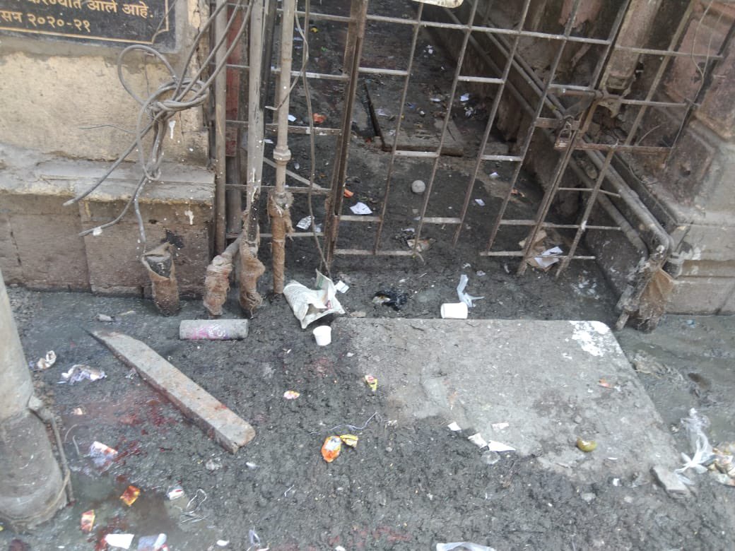 lalitdoshi123's tweet photo. We have facing this those since last 20days ….by making new road house gali is totally jam and over flow …no 1 is attending the complaint …please solve the issue at the earliest …@mybmcWardD @mybmc @MPLodha @AminPatel_22 3rd Khetwadi lane , Tarwala building please visit https://t.co/9zUtDkLhxa