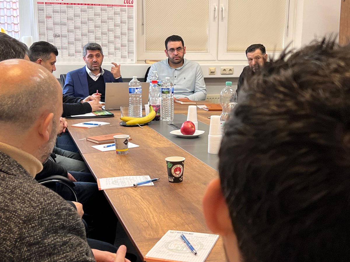 Avrupa_Yetimeli's tweet photo. Avrupa Yetim Eli olarak, yönetim kurulu üyelerimiz ve bölge gönüllü temsilcilerimiz ile bir araya gelerek Ramazan ayında Türkiye'de özellikle deprem bölgesinde, Afrika, Asya, Afganistan, Yemen ve Filistin'de yapılacak çalışmalar hakkında değerlendirmelerde bulunduk. https://t.co/Pwqa6dykt8