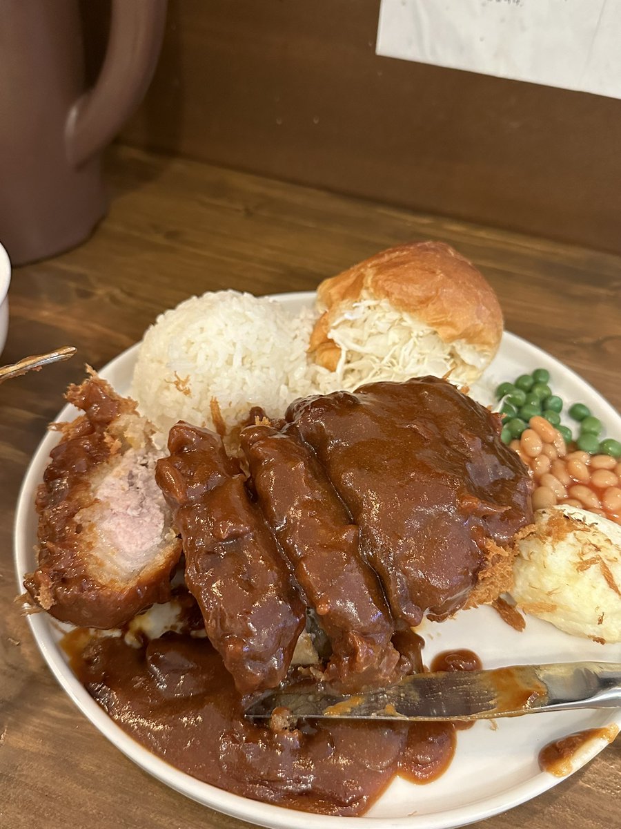 대구 남산에 돈까스
돈까스가 진짜 두껍고 걍 미친놈임 한입씹는순간 극락을 맛보게됨 레알두께보소 ㅁㅊ럼