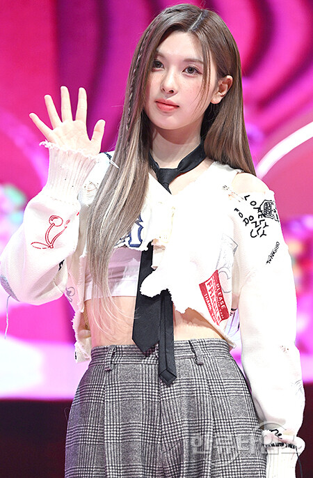 koreavibenews's tweet photo. [📷] 230320 엔믹스 '엑스페르고' 쇼케이스 - 배이
NMIXX 'expérgo' Showcase - BAE

🖇 https://t.co/DrXa5X28hp

#엔믹스 #NMIXX #Love_Me_Like_This 
#한류타임스 #HanryuTimes https://t.co/sQDZPqfVqS