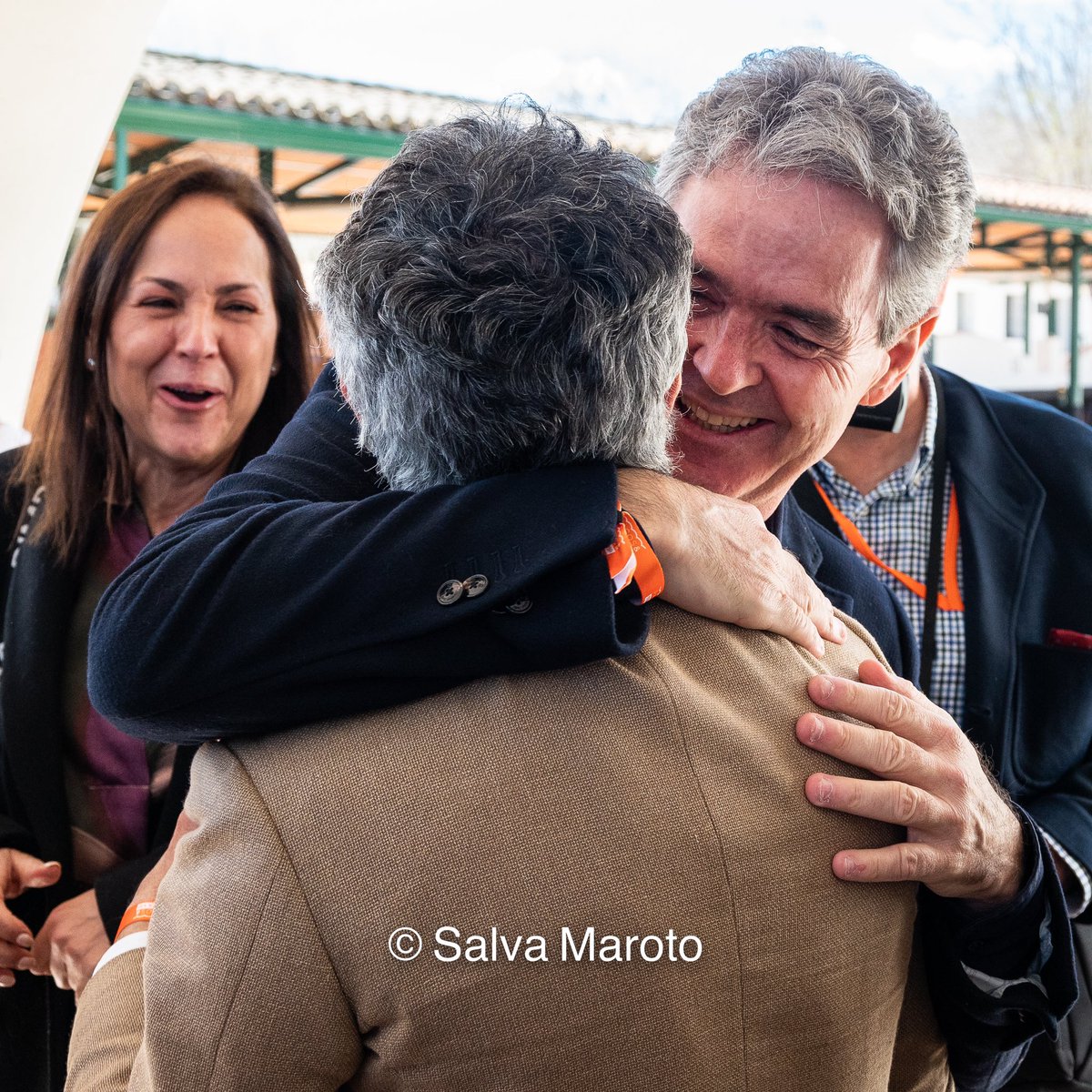 SalvaMaroto3's tweet photo. Del homenaje que @HipodromoMadrid le hizo en el día de ayer a Jose Luis Martinez 🧙♂️, me quedo con 4 momentos que comparto con vosotros.
1️⃣ Arropado por sus compañeros
2️⃣ Rodeado por su familia
3️⃣ Felicitado por sus amigos
4️⃣ Ovacionado por su afición
#MagicMartinez https://t.co/dwbulkcAPS
