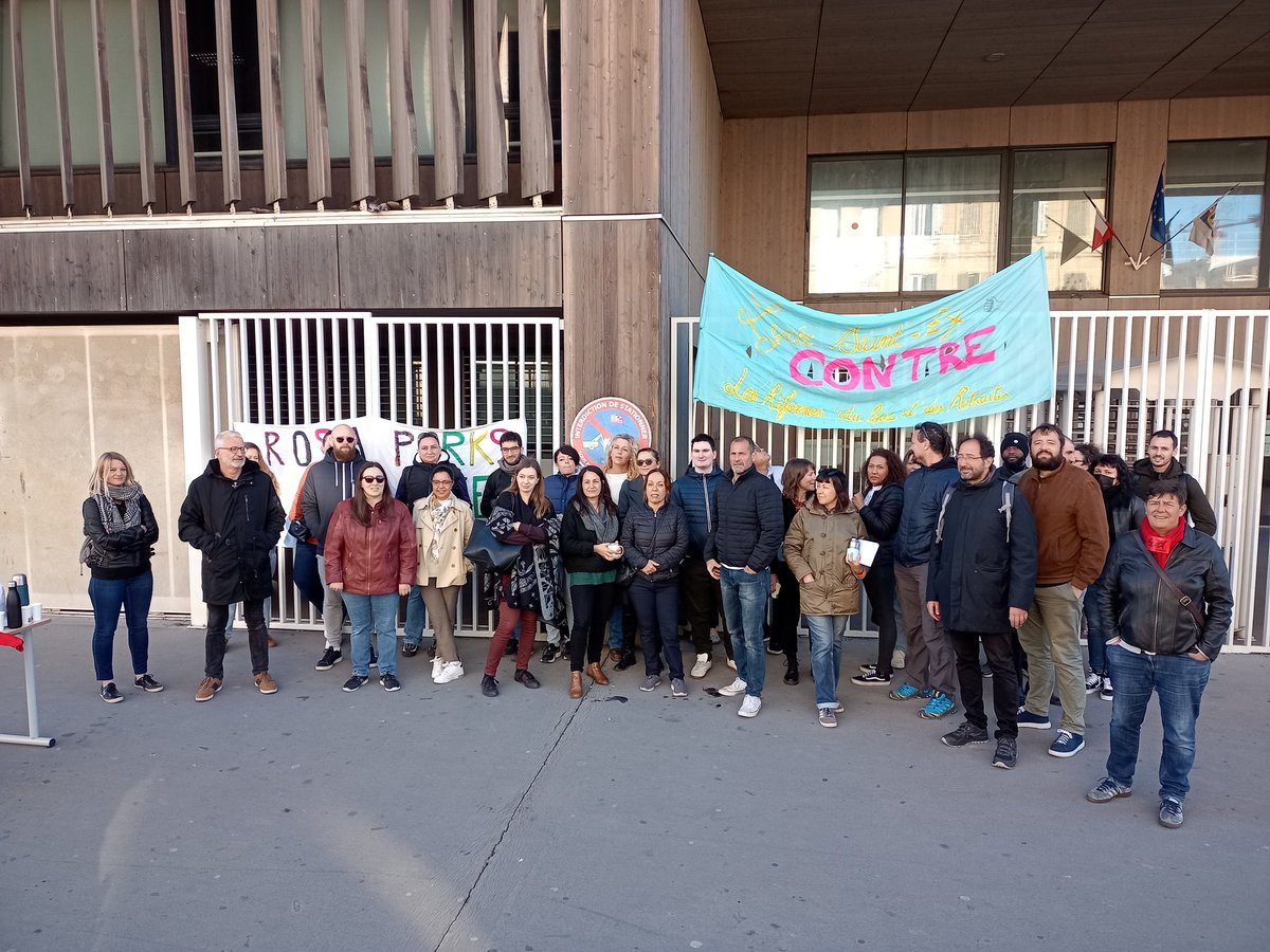 so_cnt's tweet photo. Le 49.3 ça ne passe pas dans l'#education comme ailleurs ✊ Rassemblement devant le collège Rosa Parks #Marseille largement à l'arrêt ce matin contre la #ReformesDesRetraites avec le soutien de collègues mobilisés des écoles et établissements du 15eme ✊ https://t.co/F8Y1oM31iS