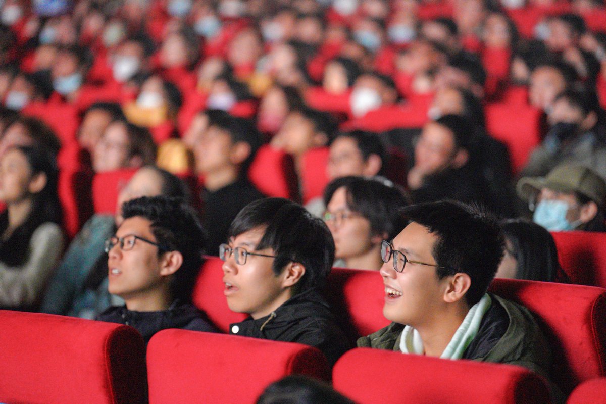 PKU1898's tweet photo. 🎞During the #premiere of #Suzume at #PKU, #Pekingers were granted an exceptional opportunity to interview director #MakotoShinkai. https://t.co/WLxRCa1AlS