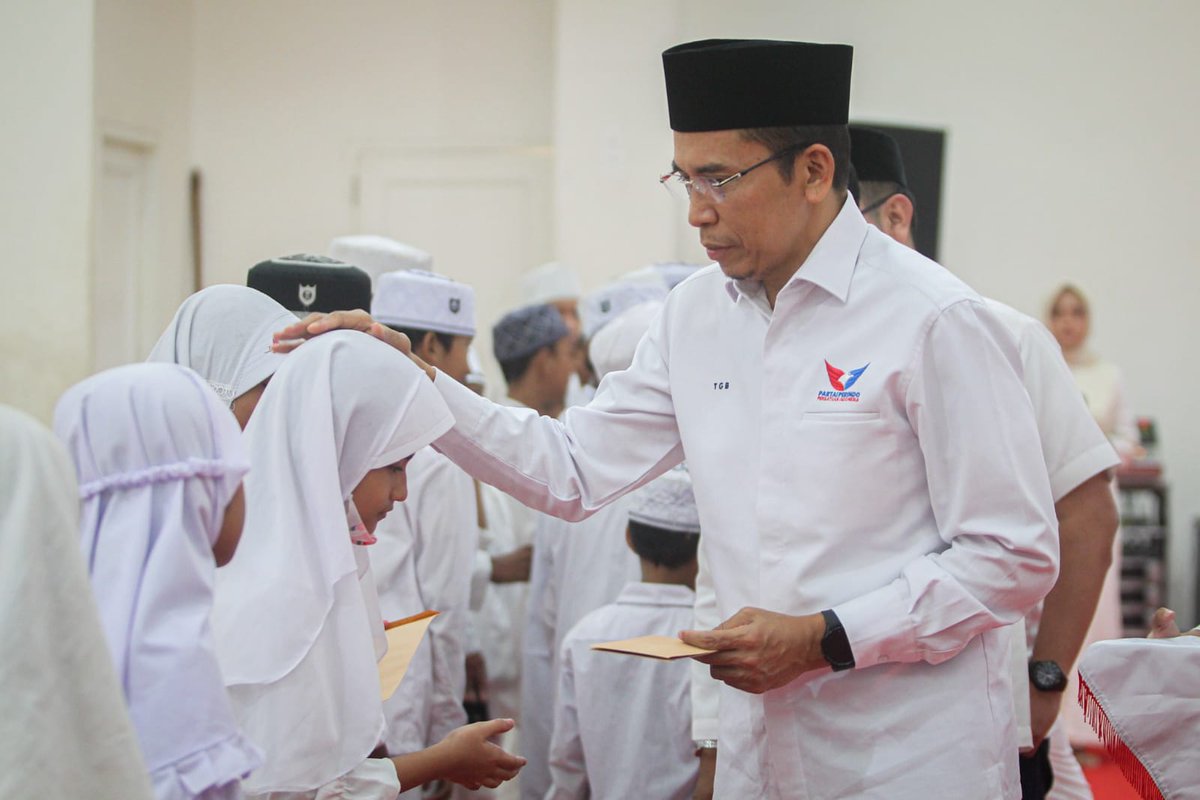 Kenandrl's tweet photo. seneng bgt liatnya, semoga bermanfaat dan berkah #TarhibRamadhanPerindo
Hary Tanoesoedibjo
Tuan Guru Bajang https://t.co/iQHwgg7luX