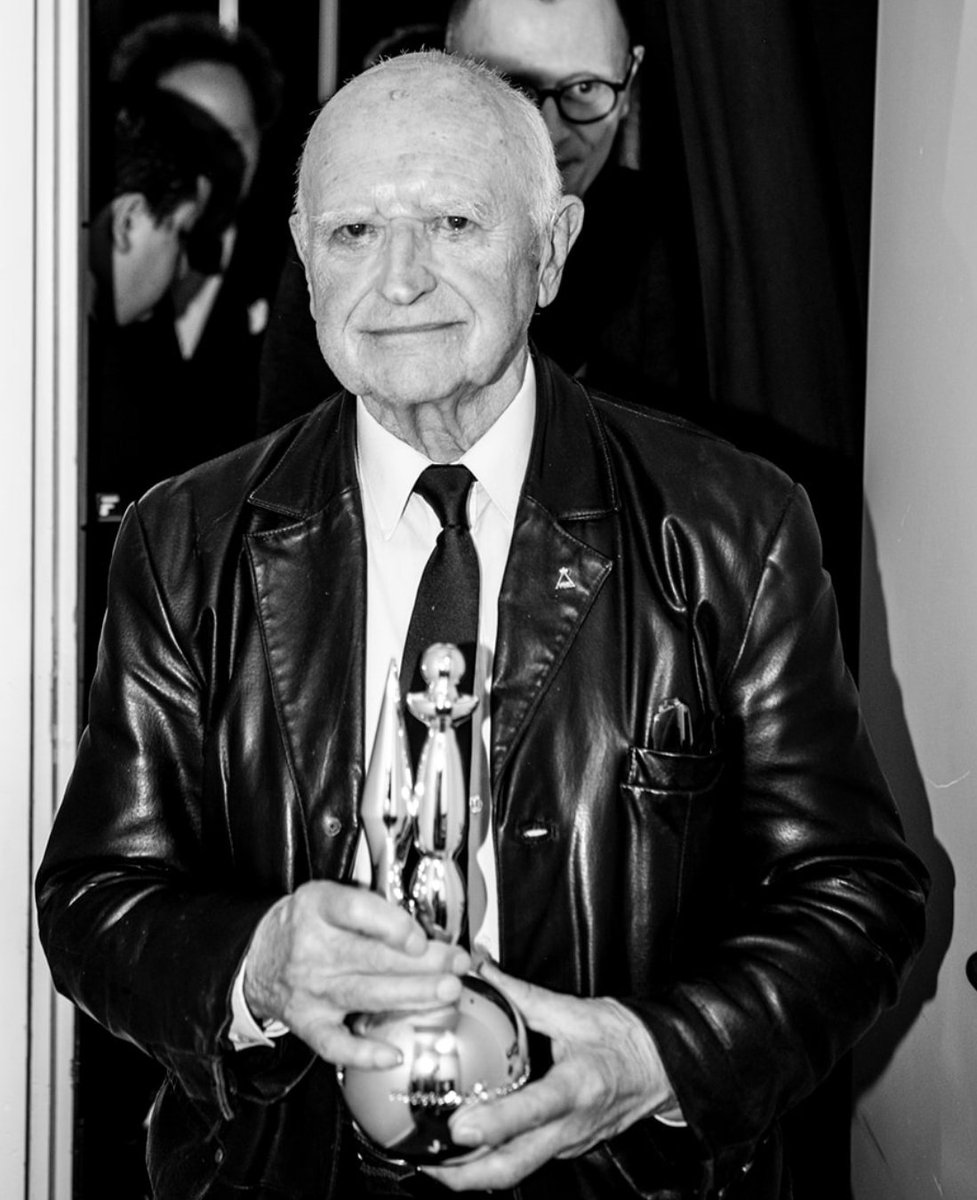 C'est avec une profonde tristesse que l'Académie André Delvaux a appris la disparition du pionnier du cinéma d'animation, le cinéaste belge Raoul Servais, qui nous avait fait de recevoir le Magritte d'honneur en 2019.
lesoir.be/502109/article…