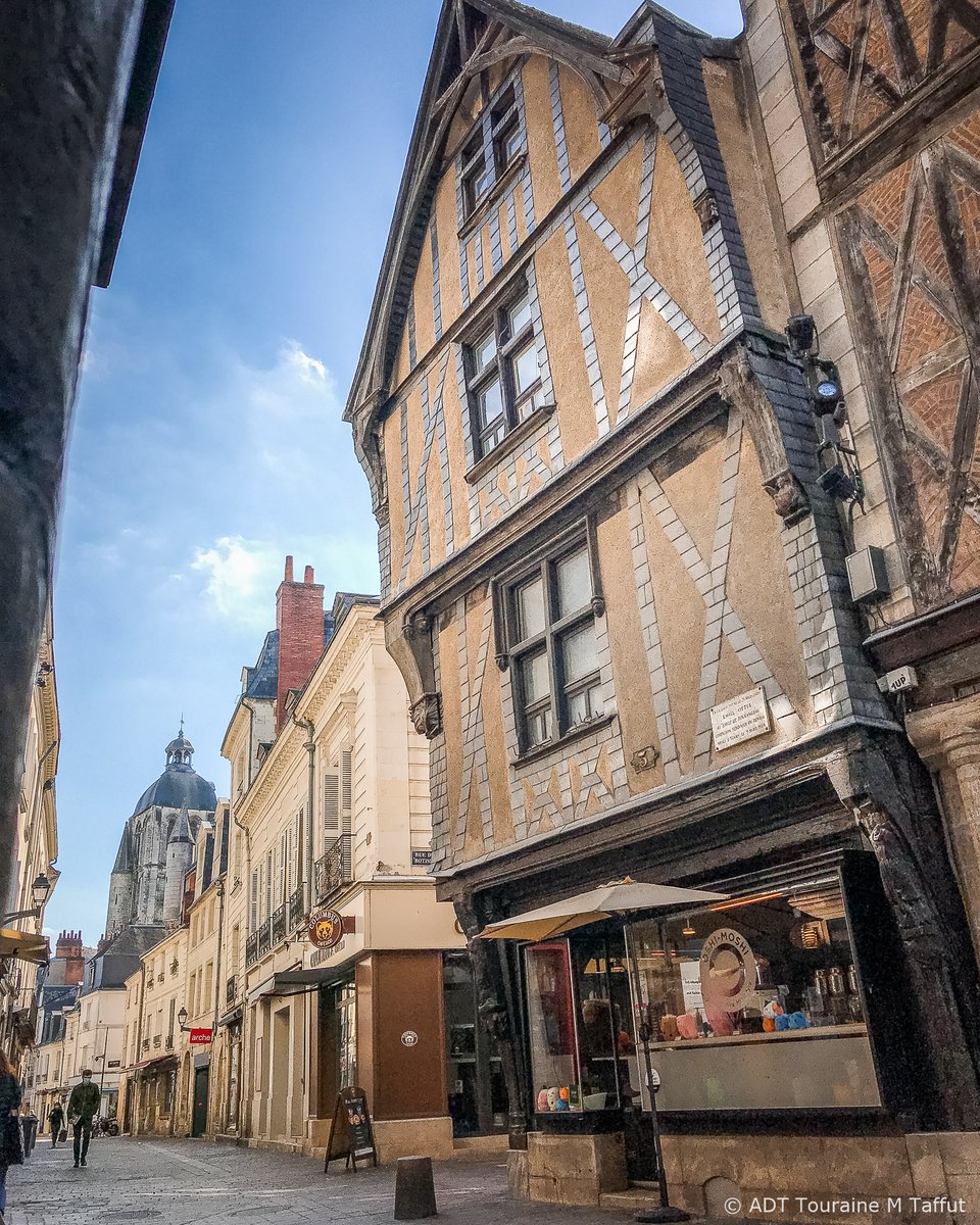 Touraine_ADT's tweet photo. Bonne semaine à tous !☀️
📍quartier du vieux #Tours
#vieuxtours #touraine #histoire #patrimoine #quartierhistorique #loirevalley #valdeloire https://t.co/EBMPo6iNzt