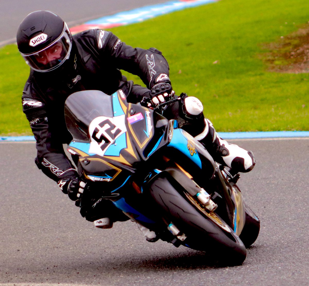 ian_kinnear's tweet image. East Midlands racing association test day @mallorycircuit  @UKClubSport love a clear visor!!!!! #emra #mallorypark #photography #clubsport #motorsport #eastmidlandsracingassociation