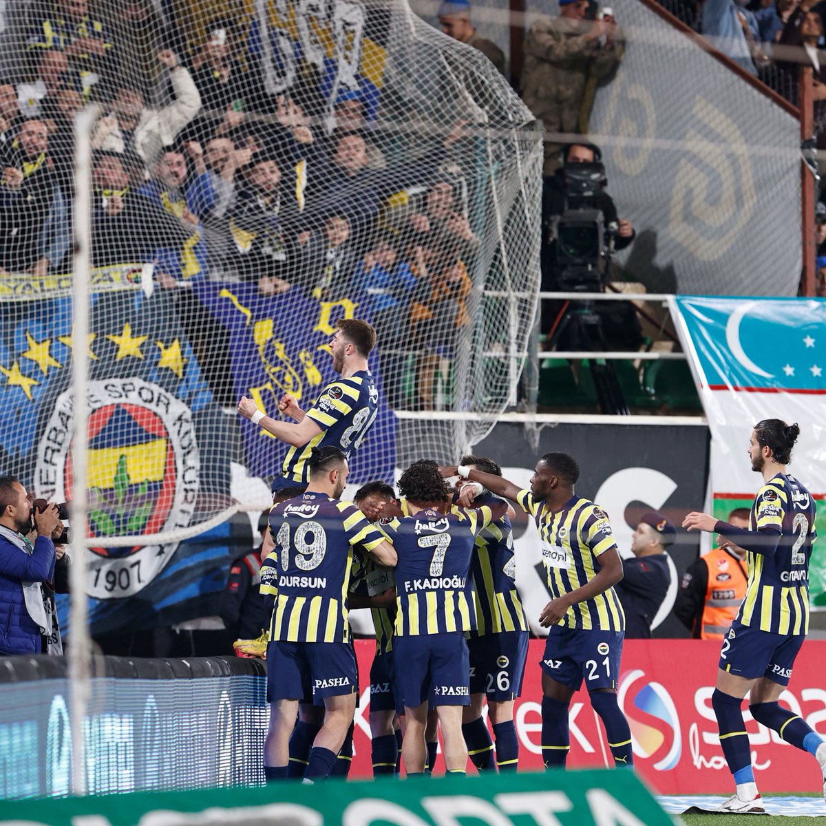 Fenerbahce's tweet photo. 💛💙 https://t.co/2t0JHOCHzz