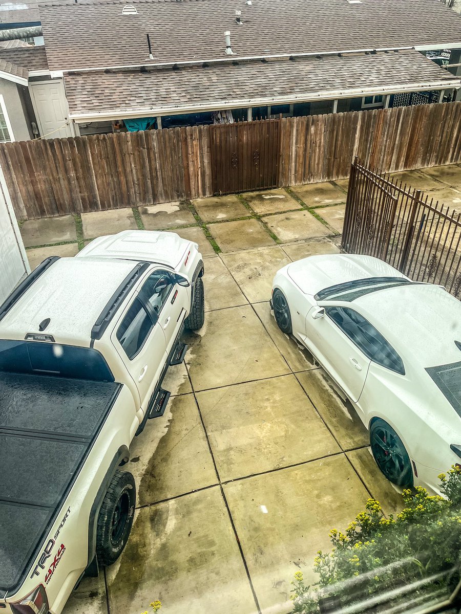 _stealth6's tweet photo. Day n’ Nite #cars #camaros #Racing #lifedrawing https://t.co/AiL7V4WqTa